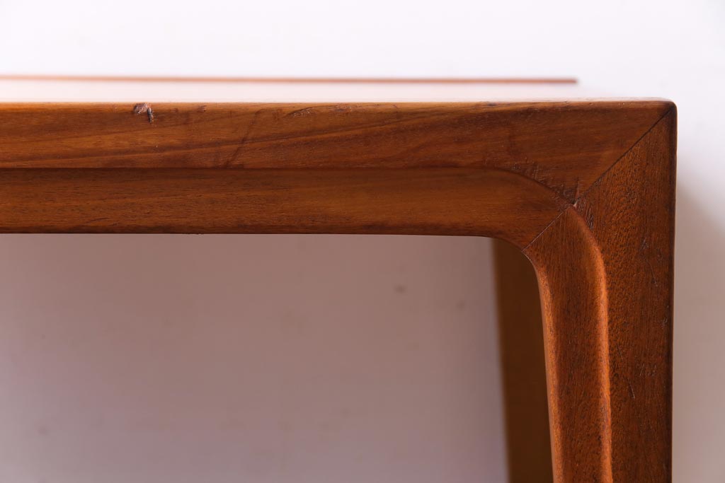 ヴィンテージ家具　イギリスビンテージ　チーク材　ナチュラルな木味が魅力のセンターテーブル(コーヒーテーブル)