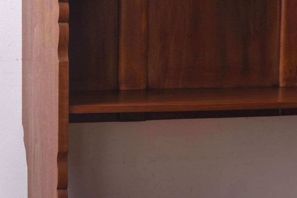 アンティーク家具　イギリスアンティーク　ウォールナット材　控えめな意匠が魅力の薄型本棚(飾り棚)