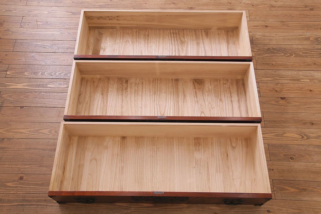 中古美品　岩谷堂箪笥　かくし付き　鳳凰紋　大振りな六尺整理箪笥(衣装箪笥、チェスト)