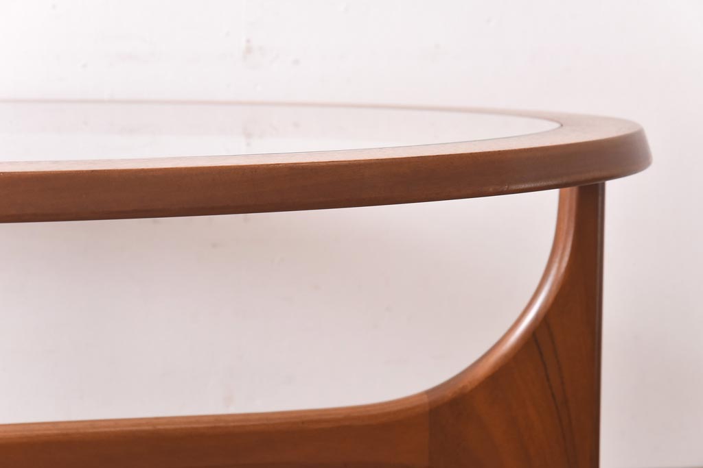 ヴィンテージ家具　北欧ビンテージ　Stonehill(ストーンヒル)　ガラストップのオーバル型センターテーブル(コーヒーテーブル)
