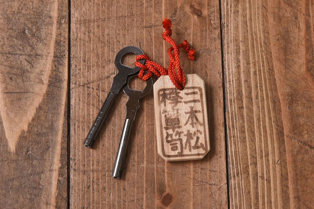 中古 二本松箪笥 田中家具 個性的でモダンな両開き戸付き