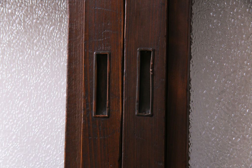 昭和期　板ガラス裏障子留め　ケヤキ材の腰板が目を惹くガラス入り格子戸(ガラス帯戸、仕切り戸、引き戸、建具)4枚組