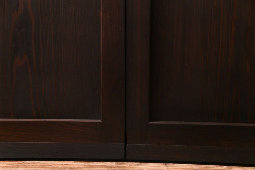 和製アンティーク　引手の意匠がおしゃれな明治期の帯戸(板戸、引き戸)2枚セット