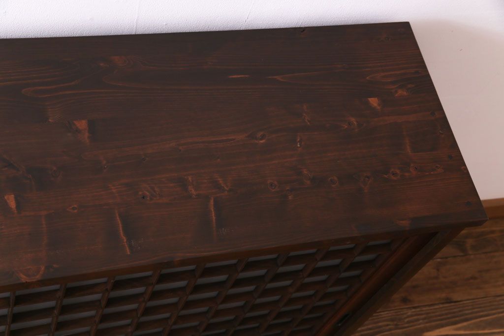 ラフジュオリジナル　明治期　ケヤキ材　古い建具を活かしたリメイクガラス戸棚(収納棚、食器棚)