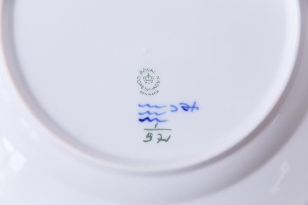 中古　ROYAL COPENHAGEN(ロイヤルコペンハーゲン)　ブルーフルーテッド　ハーフレース　プレート2枚セット(皿、洋食器)(定価約4万3千円)