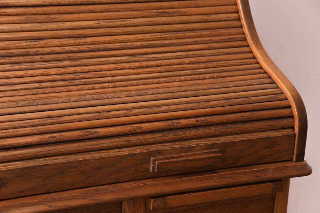 アンティーク家具　イギリスアンティーク　オーク材　キャスター付き　素朴な木肌が魅力のロールトップデスク(両袖机、在宅ワーク、在宅用ワークデスク)