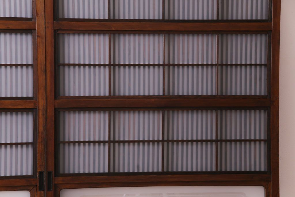 昭和レトロ　板ガラス裏障子留め　温かな色味が魅力の格子戸(ガラス帯戸、引き戸、建具)2枚セット