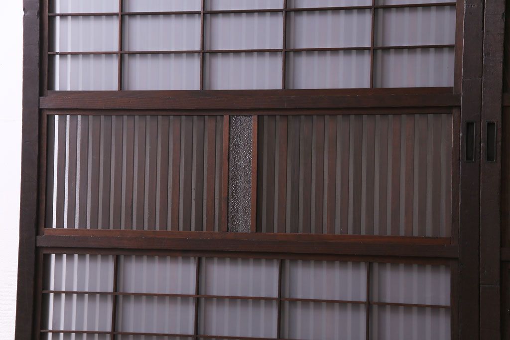 昭和期　板ガラス裏障子留め　ガラスから透ける縦桟が美しい格子戸(ガラス帯戸、仕切り戸、引き戸、建具)2枚組