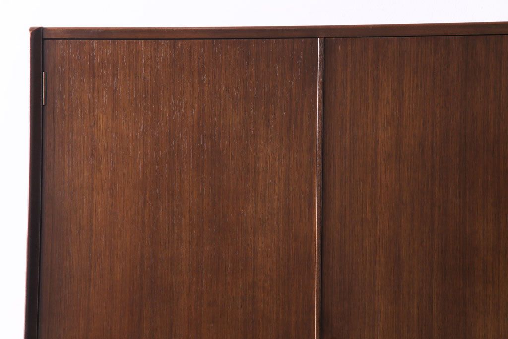 ヴィンテージ家具　北欧ビンテージ　G-PLAN(ジープラン)　BBシリーズ　アーバンスタイルにおすすめなワードローブ(収納棚、キャビネット)