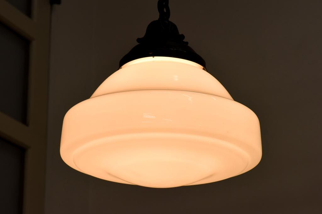 昭和初期　ホルダーの形がおしゃれな天井照明(吊り下げ照明)