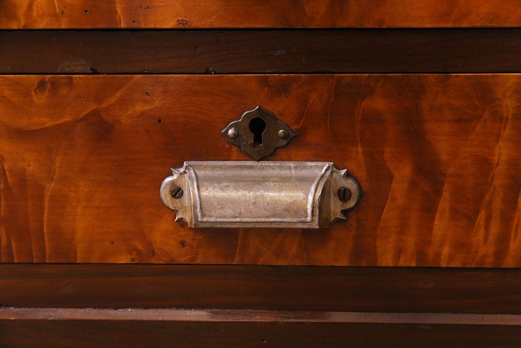 アンティーク家具　昭和中期　大正ロマン　色ガラス入り　扉のデザインが印象的な本箱(収納棚、キャビネット)