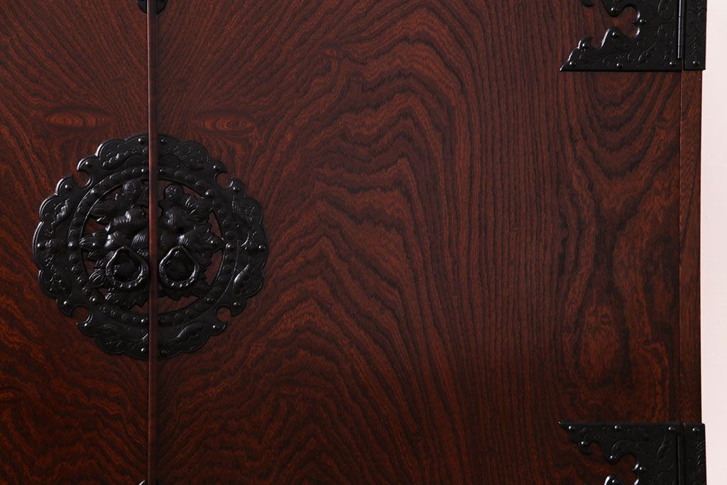 中古　岩谷堂箪笥　開き牡丹　リメイク　伝統美あふれる荘厳な佇まいの箪笥ローボード(和タンス、チェスト、整理箪笥)