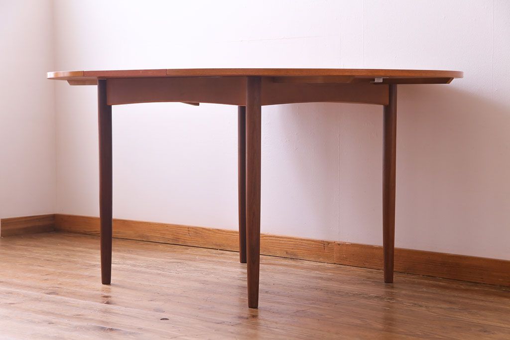 ビンテージ　北欧家具　G-PLAN(ジープラン)　柔らかな雰囲気が素敵なエクステンションテーブル(ダイニングテーブル、ラウンドテーブル)