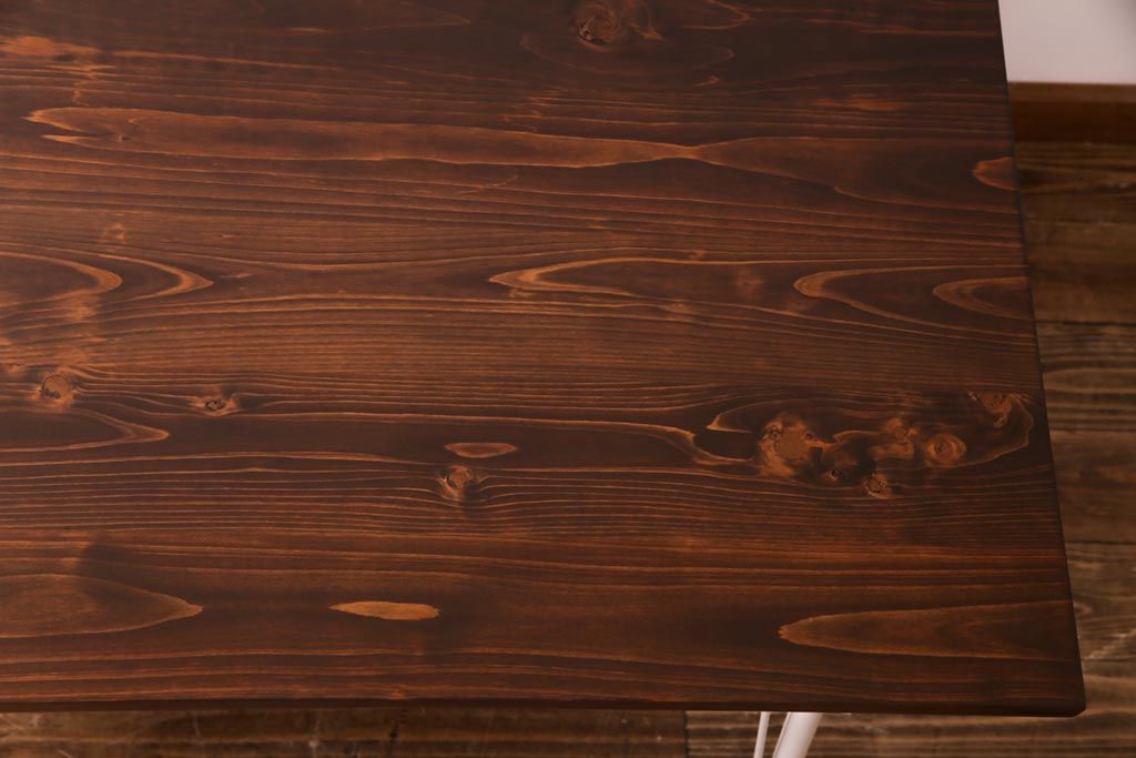 ラフジュ工房オリジナル　ヒノキ材　棚付きで使いやすい淡いペイントカラーの鉄脚テーブル(カフェテーブル、ダイニングテーブル、作業台)