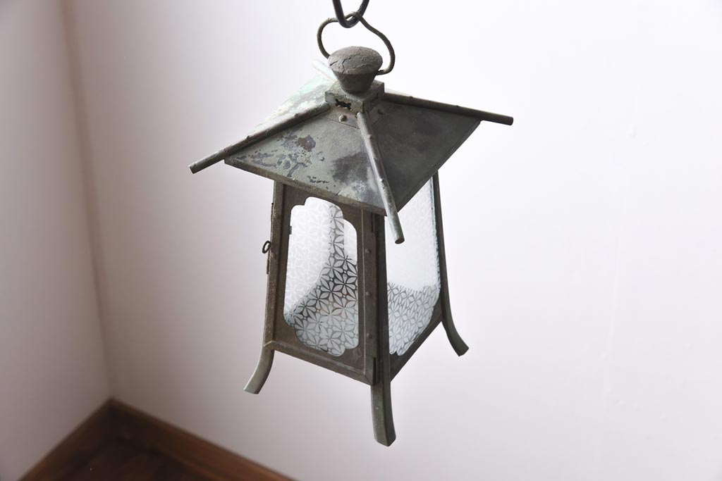 アンティーク雑貨　和製アンティーク　ラフジュオリジナルガラス入りリメイク　和モダンな吊り灯籠(照明、ディスプレイ)(1)