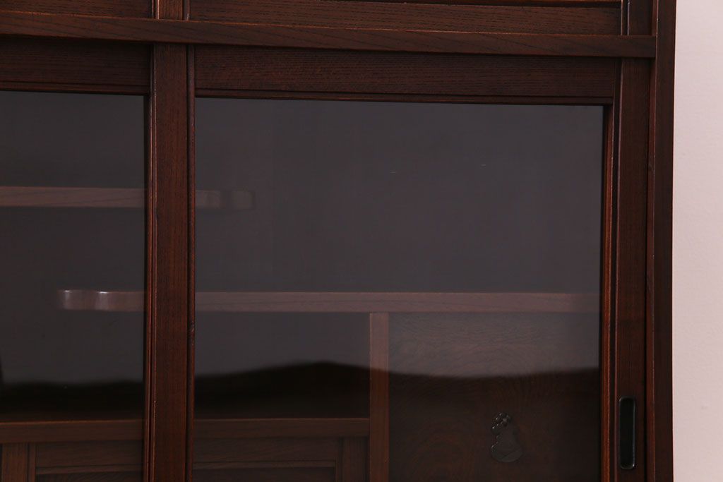 アンティーク家具　和製アンティーク　大正期　三方ケヤキ材　上品な佇まいの茶箪笥(収納棚、茶棚、飾り棚)