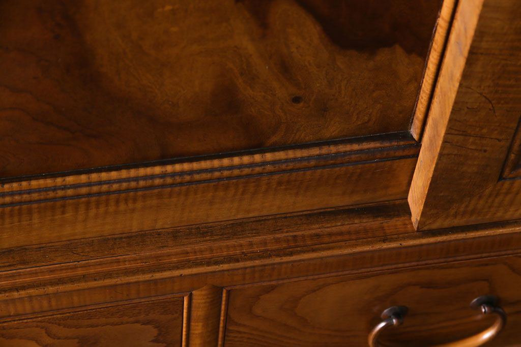 アンティーク家具　和製アンティーク　銅金具　ケヤキ・栃の木　玉杢と縮杢が目を引く上質な重ね箪笥(衣装箪笥)