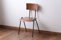 ヴィンテージ家具　イギリスビンテージ　レトロな雰囲気が漂うスクールチェア(鉄脚チェア、椅子)(3)