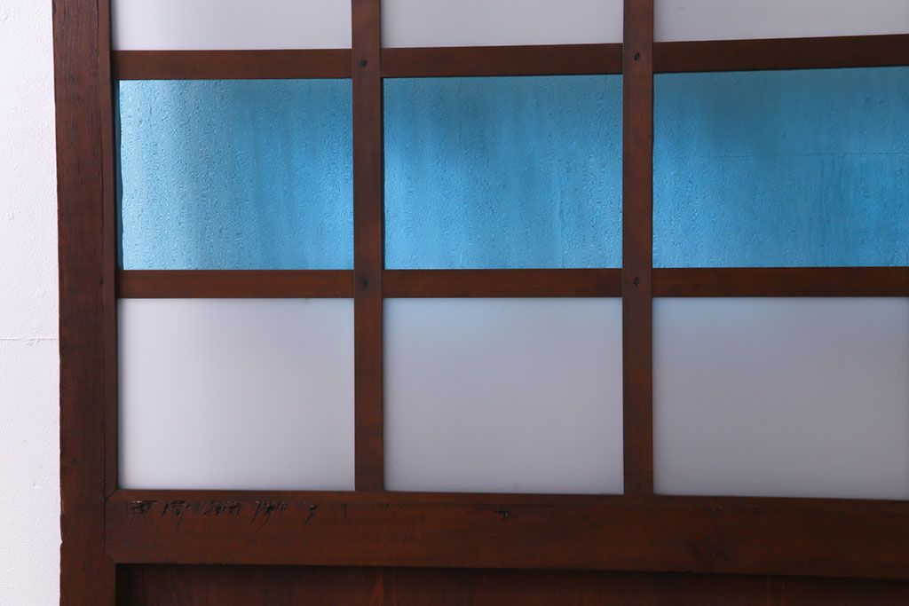 和製アンティーク　ヒノキ材　リメイク　色ガラスレトロモダンな印象の蔵戸(きつね格子、狐格子、建具、引き戸、格子戸、マス目、升目)