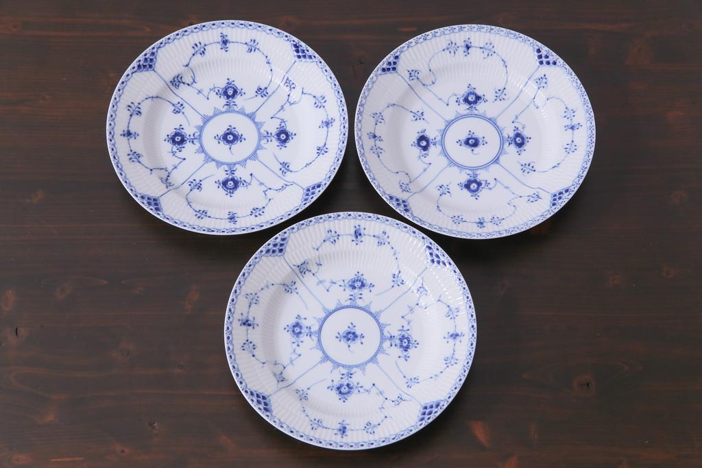 中古　ROYAL COPENHAGEN(ロイヤルコペンハーゲン)　ブルーフルーテッド　ハーフレース　プレート3枚セット(皿、洋食器)(定価約6万5千円)