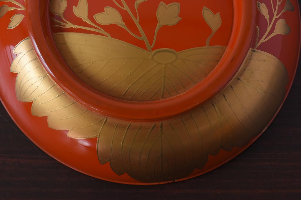 金彩の桐紋が存在感を放つ蓋付き木製椀(漆器、和食器)5客セット