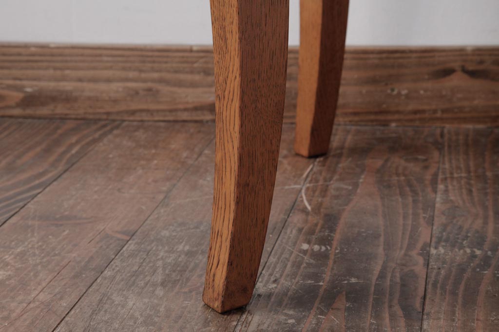 中古　天童木工　木目を生かした天板がおしゃれなラウンドテーブル(サイドテーブル、カフェテーブル)