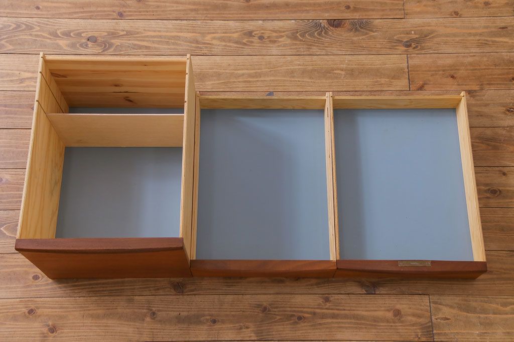 ヴィンテージ家具　北欧ビンテージ　シンプルなデザインの引き出し付きワークデスク(片袖机、在宅ワーク、在宅用)