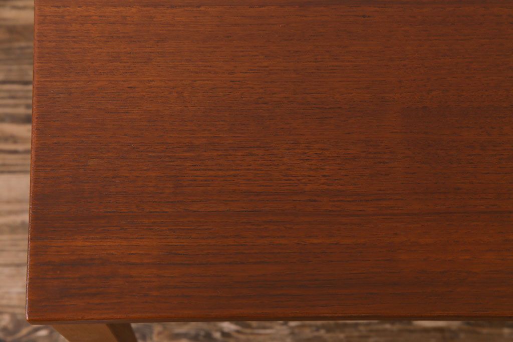 ヴィンテージ家具　北欧ビンテージ　シンプルなデザインの引き出し付きワークデスク(片袖机、在宅ワーク、在宅用)