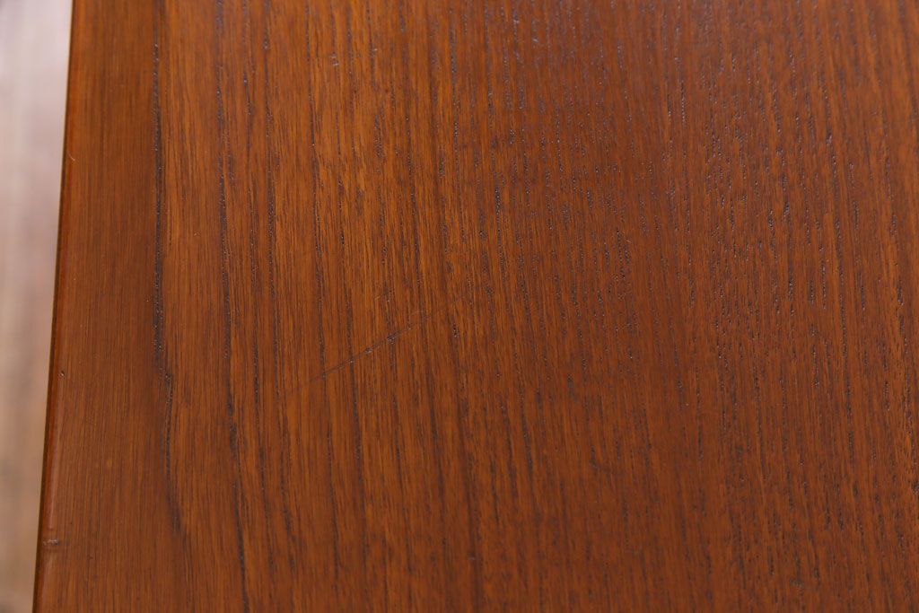 ヴィンテージ家具　北欧ビンテージ　シンプルなデザインの引き出し付きワークデスク(片袖机、在宅ワーク、在宅用)