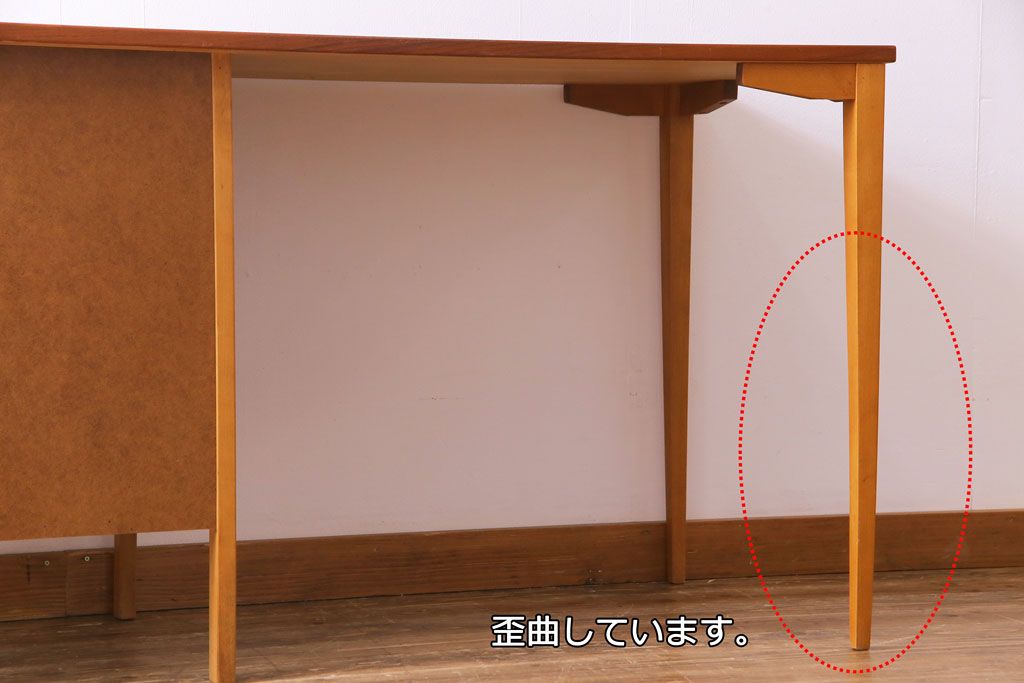 ヴィンテージ家具　北欧ビンテージ　シンプルなデザインの引き出し付きワークデスク(片袖机、在宅ワーク、在宅用)