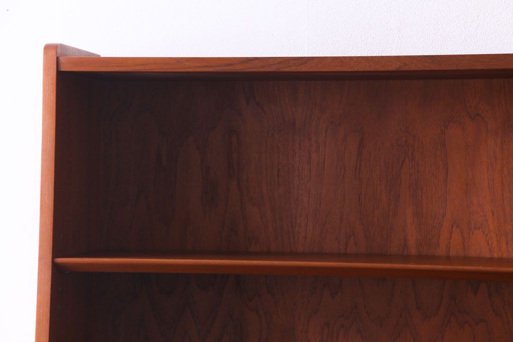 ヴィンテージ家具　北欧ビンテージ　デンマーク　作業台付き　お気に入りを並べて使えるカップボード(ブックシェルフ、陳列棚、オープンラック)