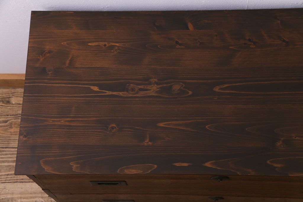 アンティーク家具　昭和初期　桐材　天板ヒノキ材　モダンなデザインが目を引く箪笥ローボード(ローチェスト、衣装箪笥、桐箪笥、桐たんす)