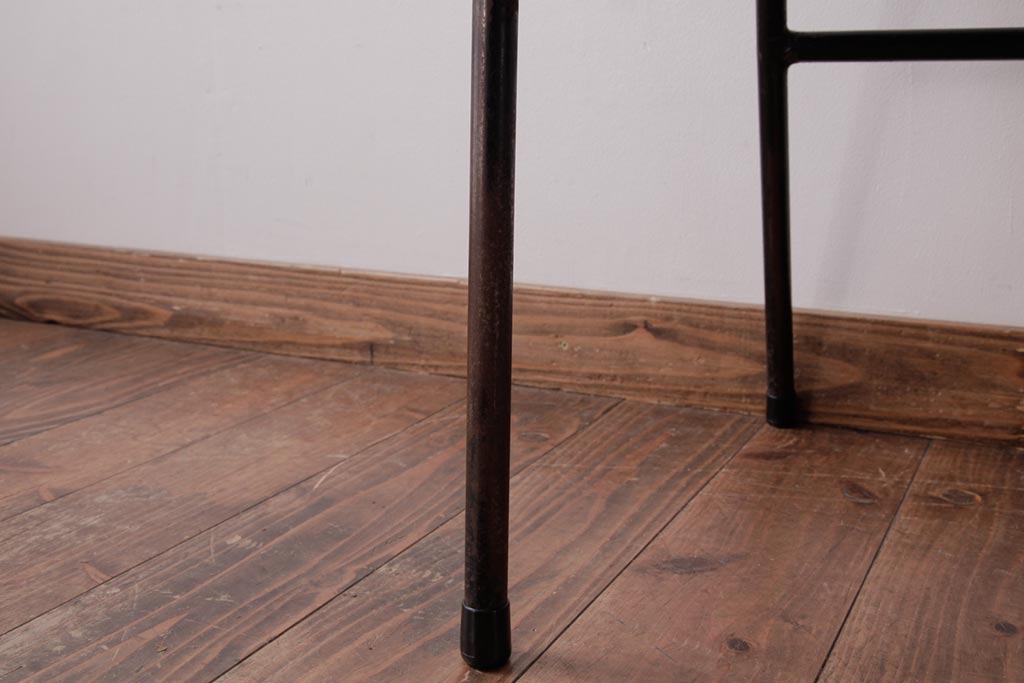 ヴィンテージ家具　ヨーロッパビンテージ　レトロな佇まいのスクールチェア(キッズチェア、鉄脚チェア、椅子)(1)