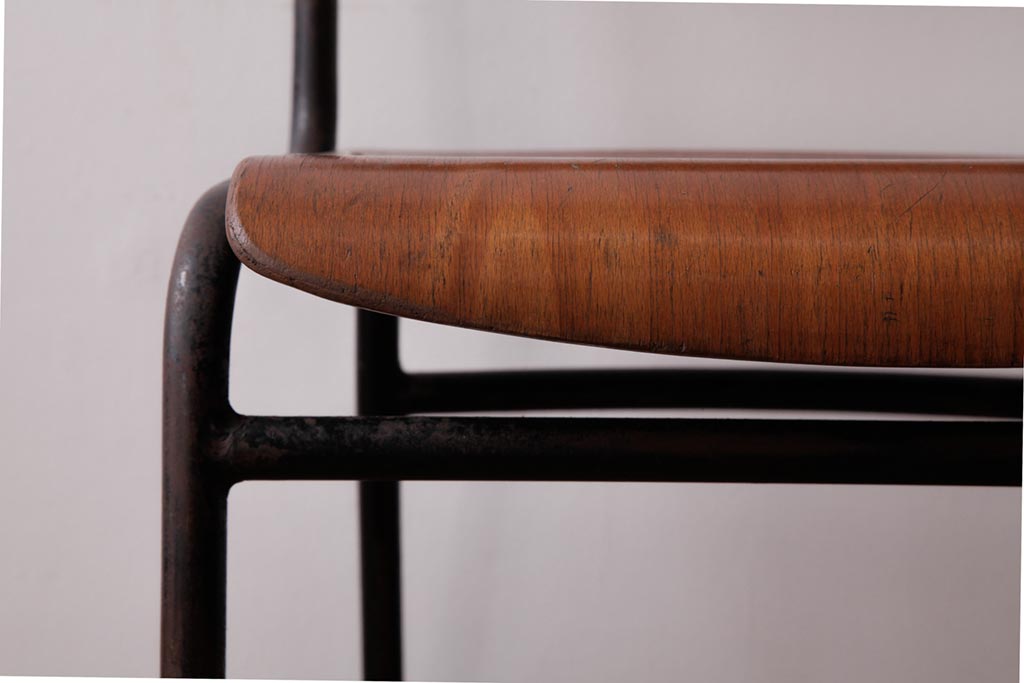 ヴィンテージ家具　ヨーロッパビンテージ　レトロな佇まいのスクールチェア(キッズチェア、鉄脚チェア、椅子)(2)