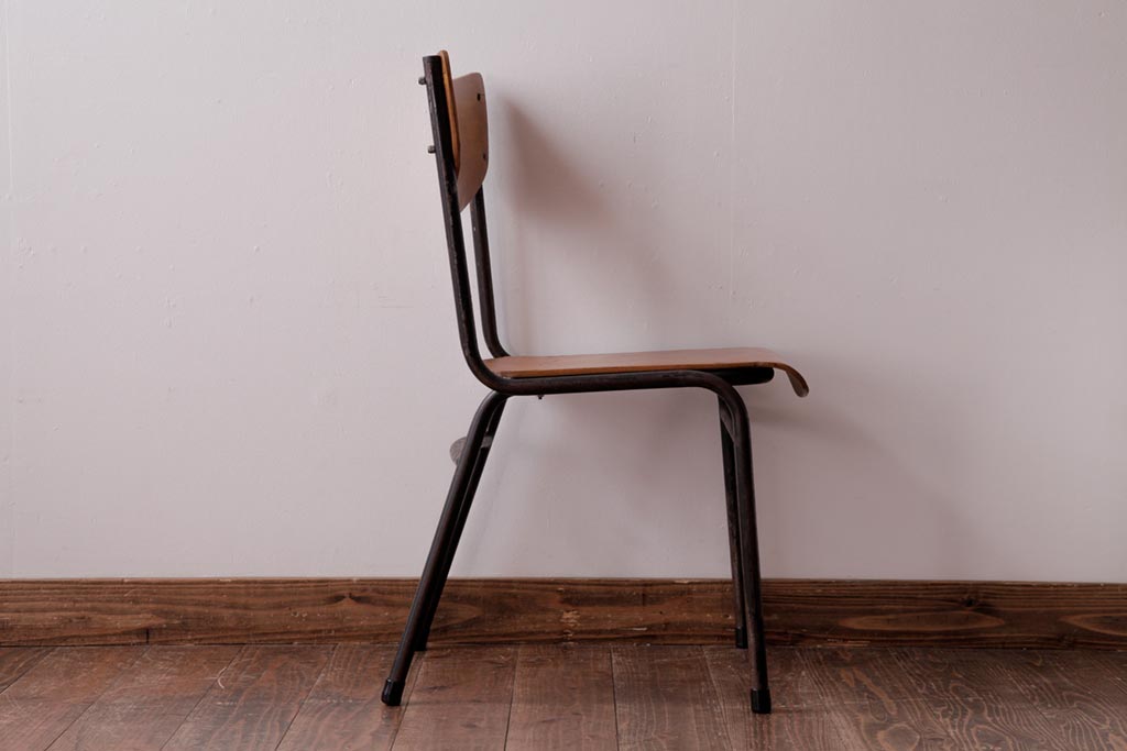 ヴィンテージ家具　ヨーロッパビンテージ　使い込まれた風合いが魅力のスクールチェア(キッズチェア、鉄脚チェア、椅子)(3)