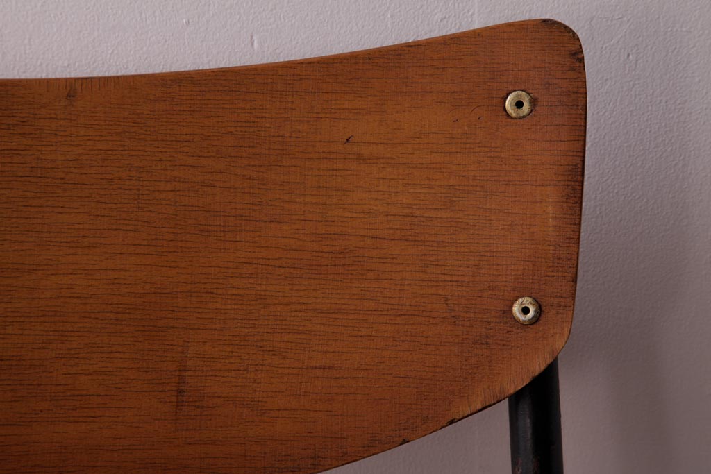 ヴィンテージ家具　ヨーロッパビンテージ　使い込まれた風合いが魅力のスクールチェア(キッズチェア、鉄脚チェア、椅子)