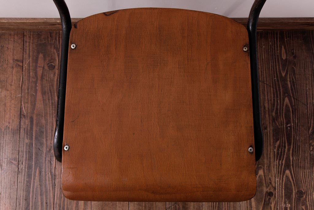 ヴィンテージ家具　ヨーロッパビンテージ　使い込まれた風合いが魅力のスクールチェア(キッズチェア、鉄脚チェア、椅子)