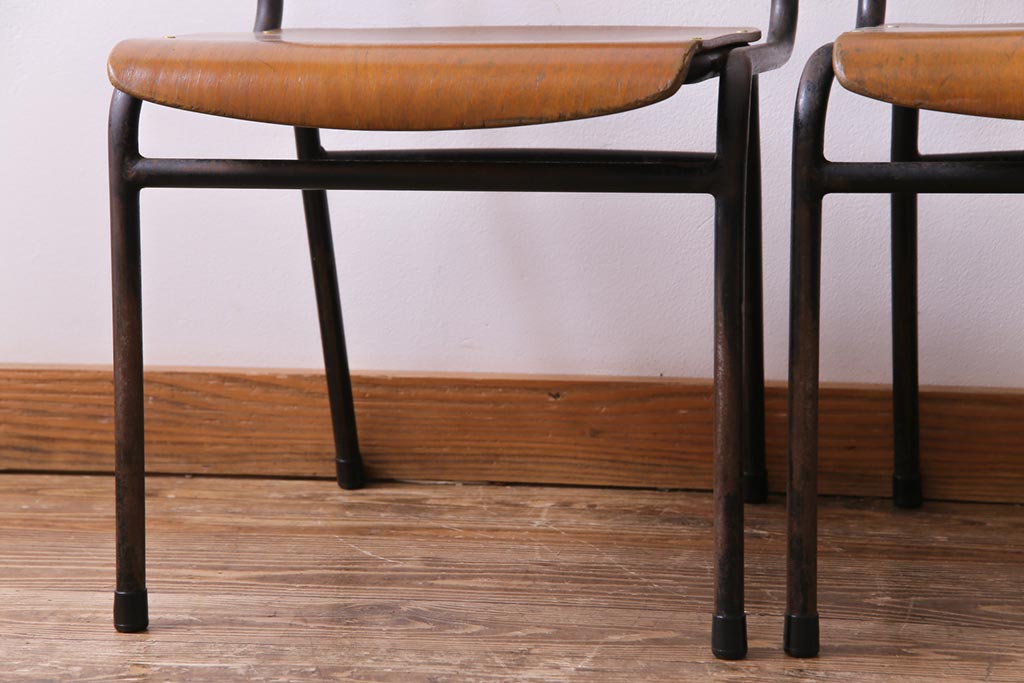ヴィンテージ家具　ヨーロッパビンテージ　レトロな佇まいのスクールチェア(キッズチェア、鉄脚チェア、椅子)2脚セット(2)