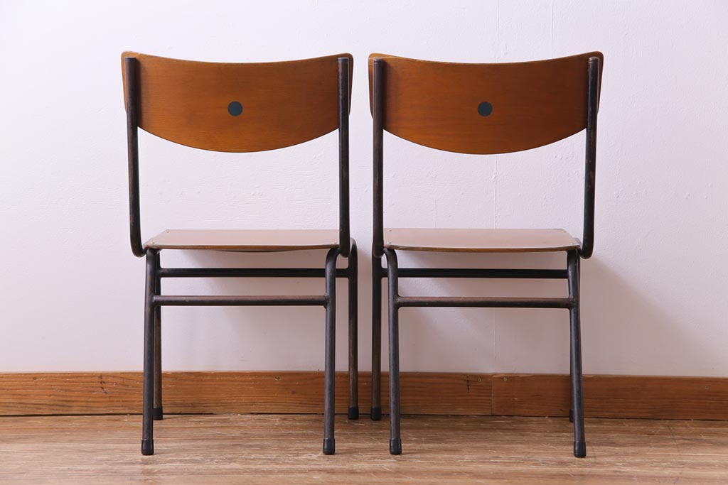ヴィンテージ家具　ヨーロッパビンテージ　レトロな佇まいのスクールチェア(キッズチェア、鉄脚チェア、椅子)2脚セット(2)