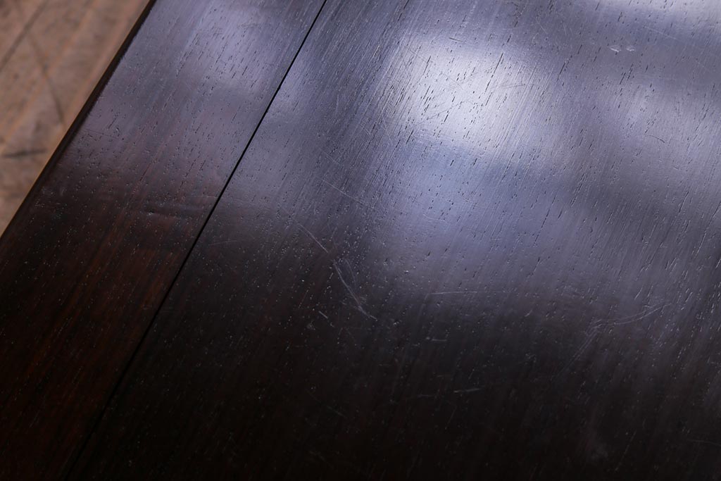 アンティーク家具　和製アンティーク　紫檀材　漆塗りが上品な雰囲気を醸し出す座卓(ローテーブル)