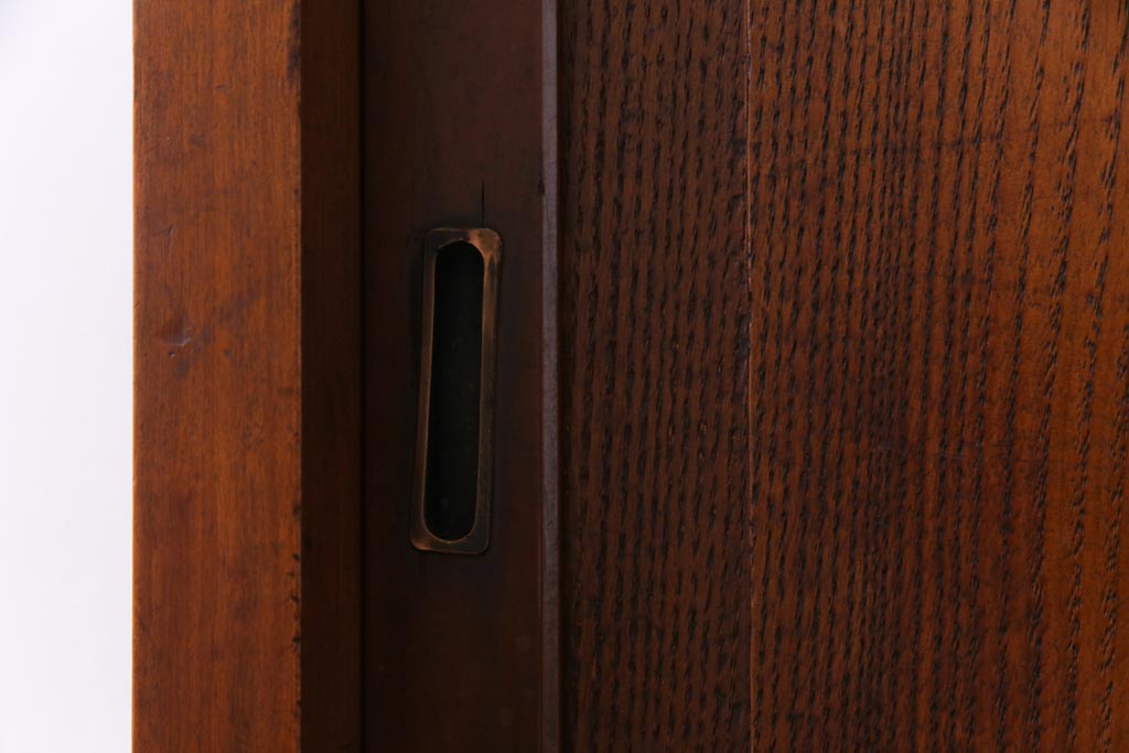 アンティーク家具　和製アンティーク　栗材　木の風合いが楽しめる小振りな戸棚(茶箪笥、収納棚)