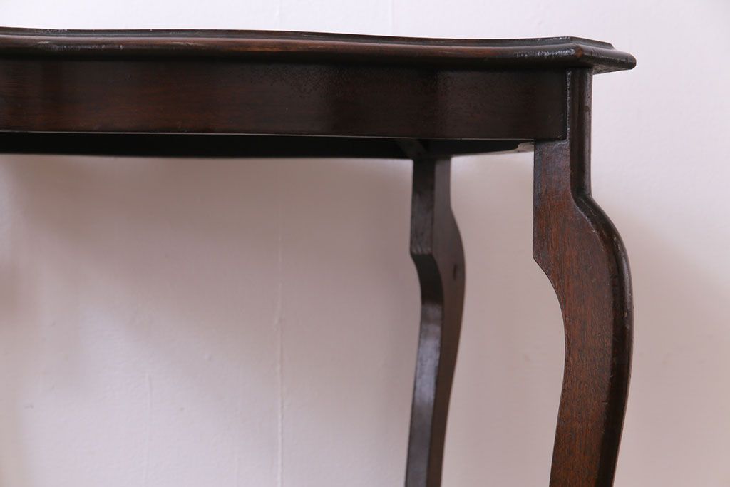 アンティーク家具　イギリスアンティーク　マホガニー材　エレガントな雰囲気が漂うオケージョナルテーブル(サイドテーブル、カフェテーブル)