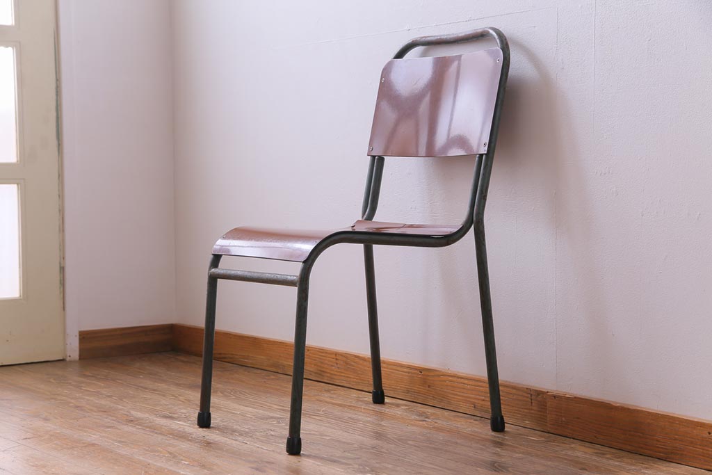 ヴィンテージ家具　イギリスビンテージ　ベークライト　座面のカーブが特徴的なスクールチェア(鉄脚チェア、椅子)(3)