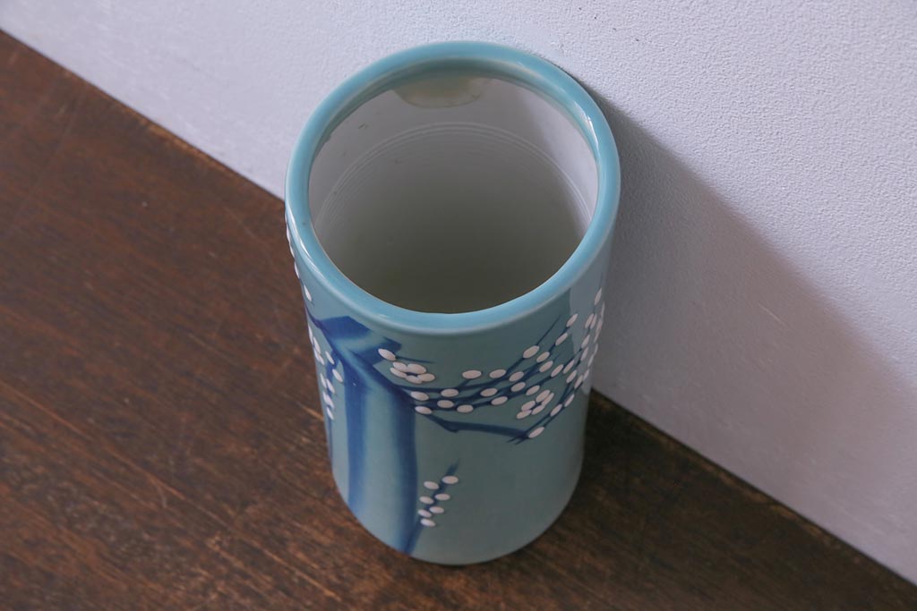 アンティーク雑貨　昭和期　梅の花　澄んだ青色が魅力のモダンな花瓶(2)