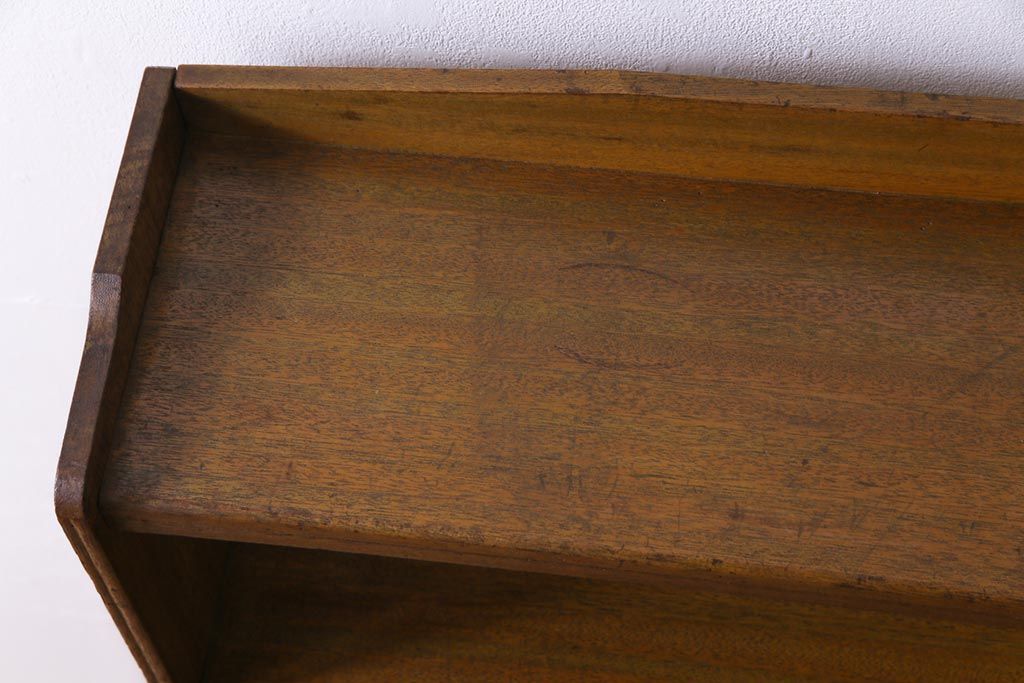 レトロ家具　昭和レトロ　古いラワン材の質感が味わい深い本棚(飾り棚、陳列棚、収納棚)