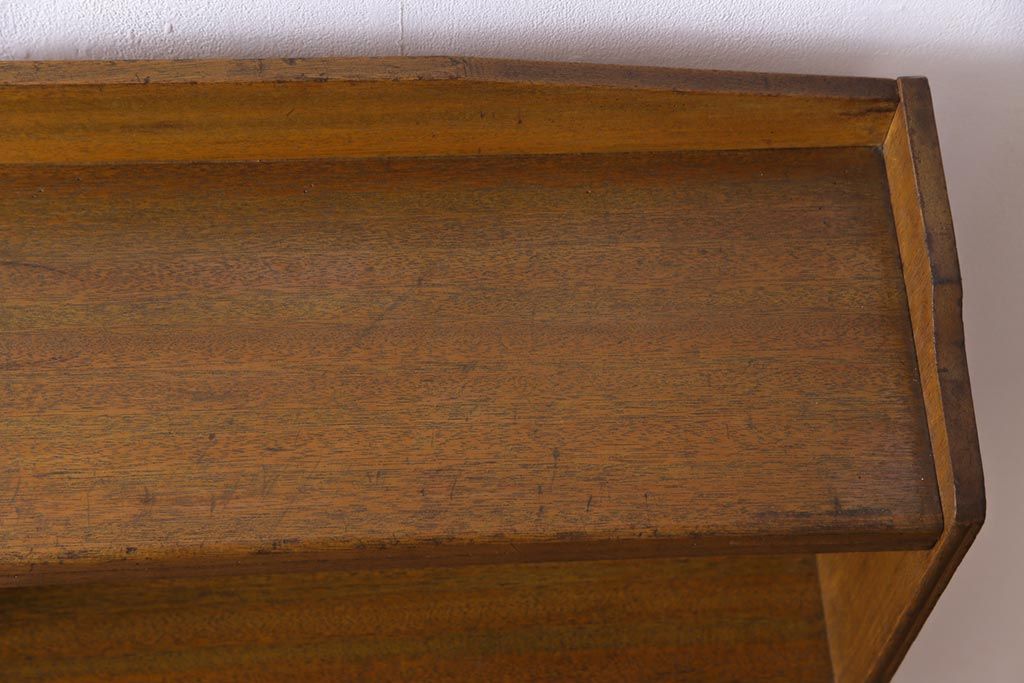 レトロ家具　昭和レトロ　古いラワン材の質感が味わい深い本棚(飾り棚、陳列棚、収納棚)