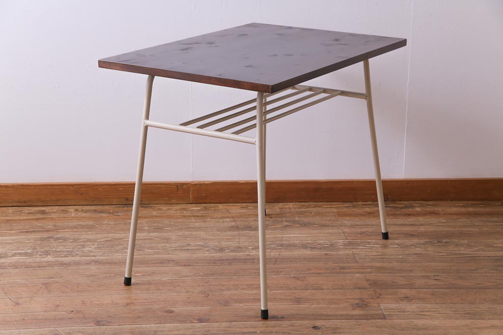 アンティーク家具　ヒノキ材製天板　淡いペイントカラーのアイアンテーブル(作業台、カフェテーブル)(3)