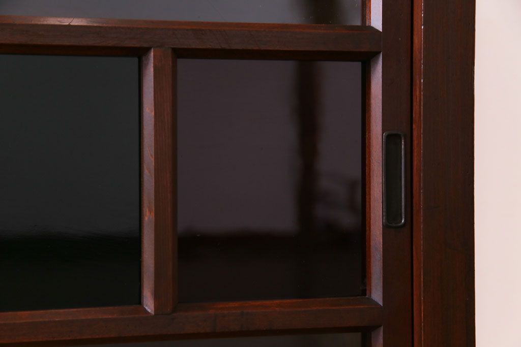アンティーク家具　和製アンティーク　ヒノキ材　当時物の色ガラスとダイヤガラスを取り入れた大正ロマン香る戸棚(飾り棚、サイドボード)