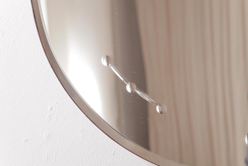 アンティーク雑貨　イギリスビンテージ　小さな丸のカットがシンプルで可愛らしいウォールミラー(壁掛け鏡)