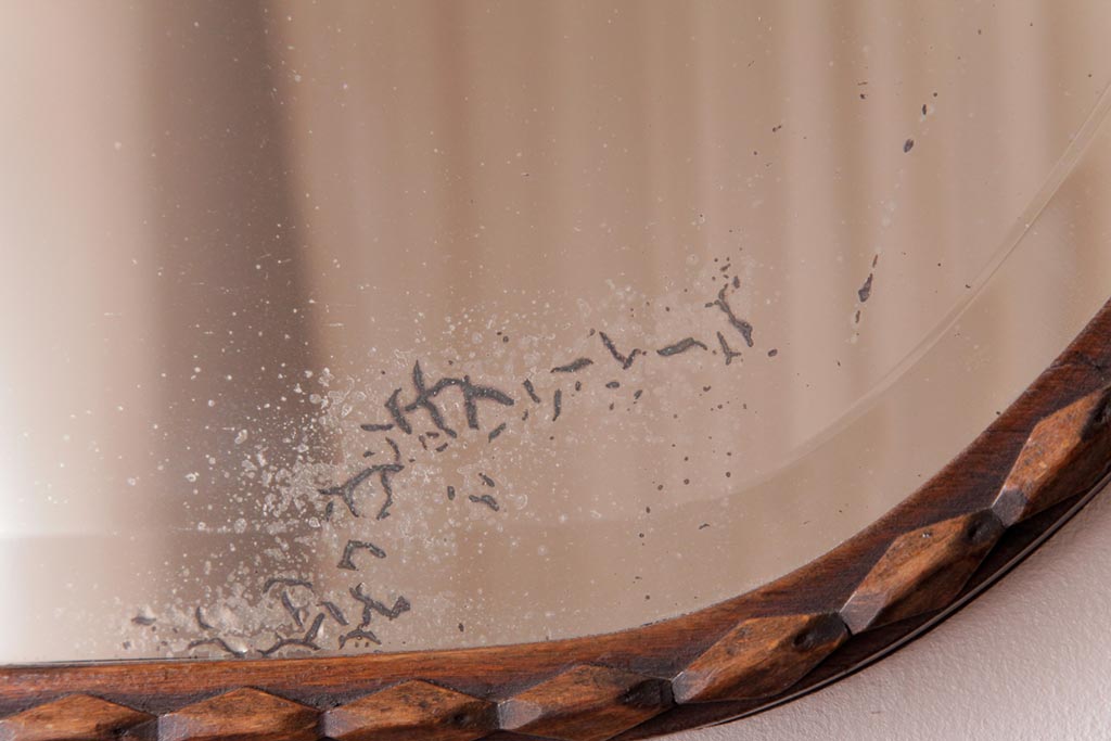 アンティーク雑貨　イギリスビンテージ　個性的なシルエットがおしゃれな壁掛けミラー(鏡)